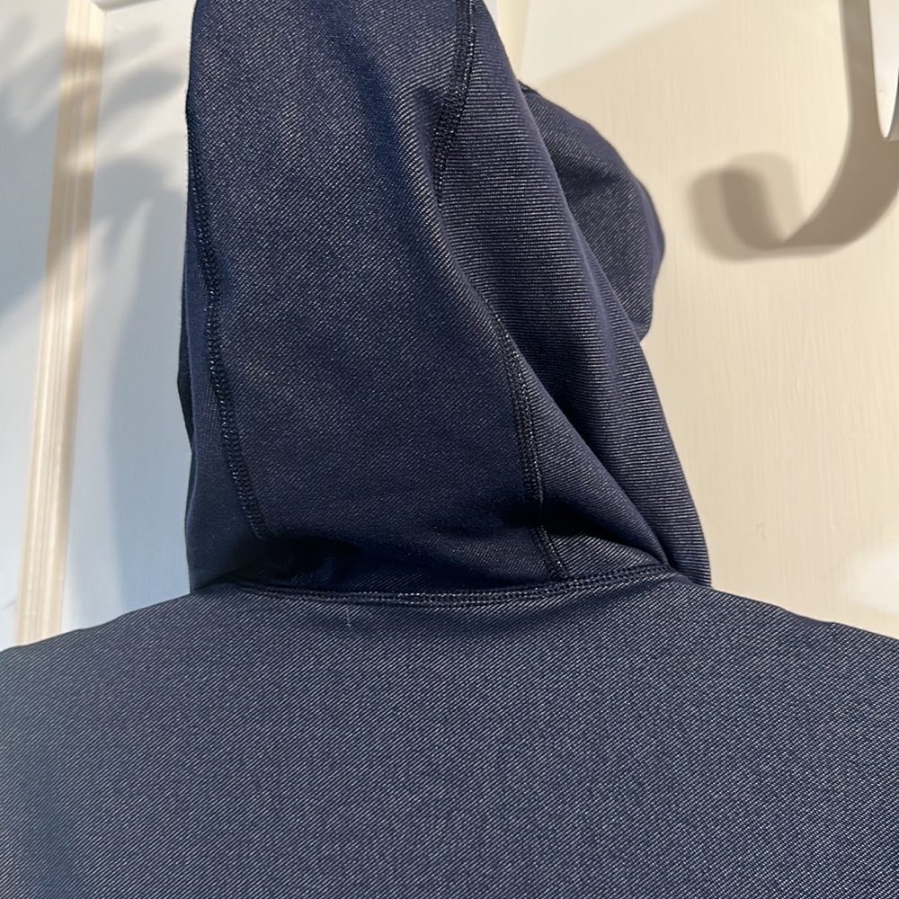 Lululemon Hooded Zippered Blue Denim Look Workout Jacket With Thumb Holes Size 6 - Picture 13 of 17